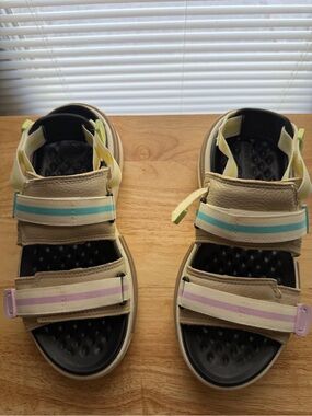 Converse Beige Women’s Sandals with Pastel Stripe Accents (Worn Once)